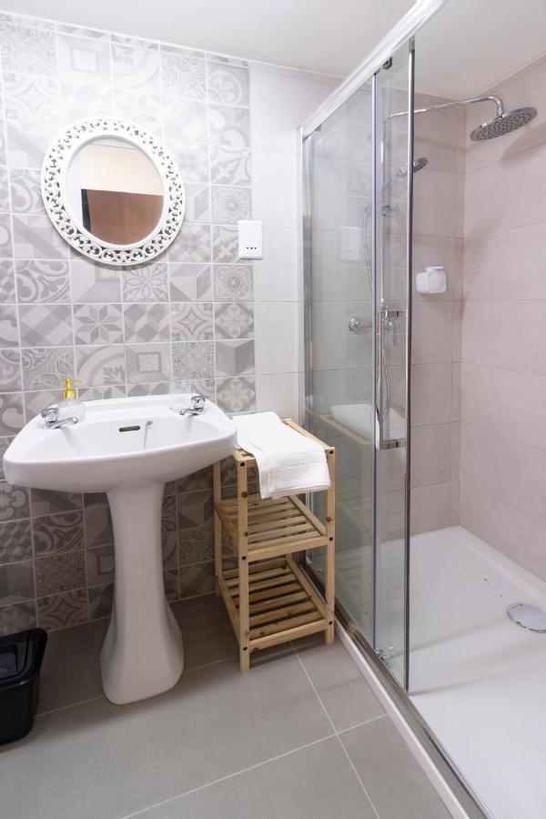 Casa Ricca Bed & Breakfast Сейнт Полс Бей Екстериор снимка
