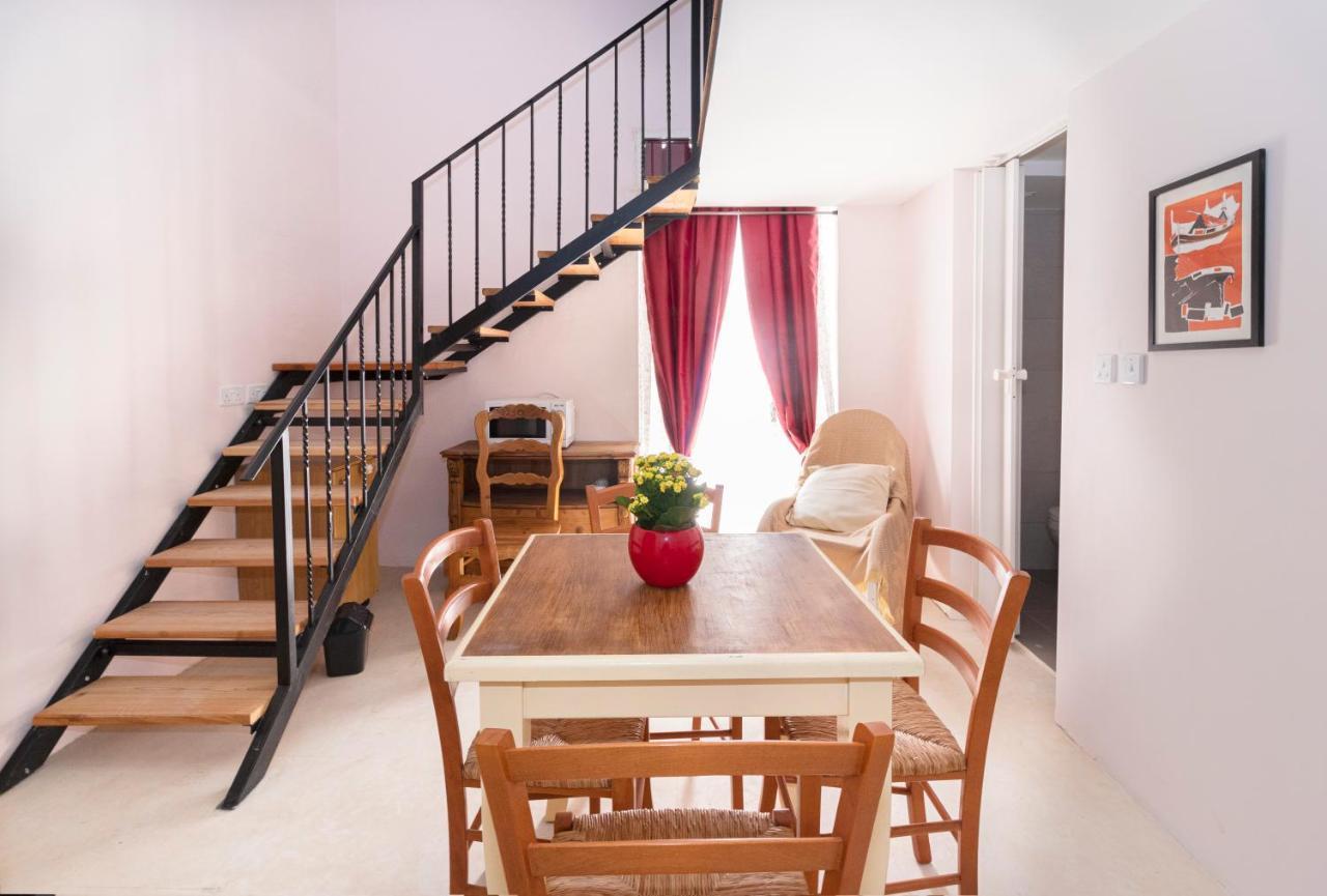 Casa Ricca Bed & Breakfast Сейнт Полс Бей Екстериор снимка