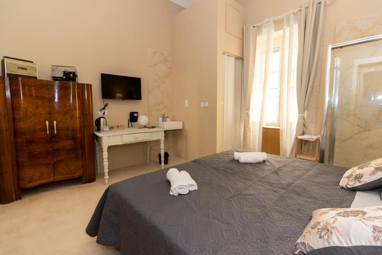 Casa Ricca Bed & Breakfast Сейнт Полс Бей Екстериор снимка