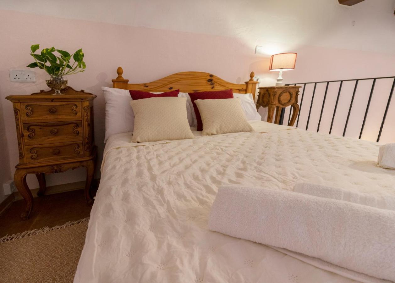Casa Ricca Bed & Breakfast Сейнт Полс Бей Екстериор снимка