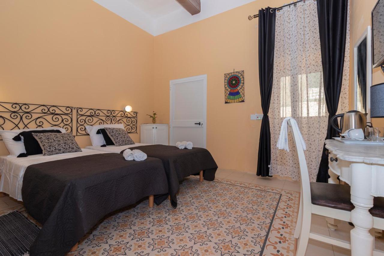 Casa Ricca Bed & Breakfast Сейнт Полс Бей Екстериор снимка