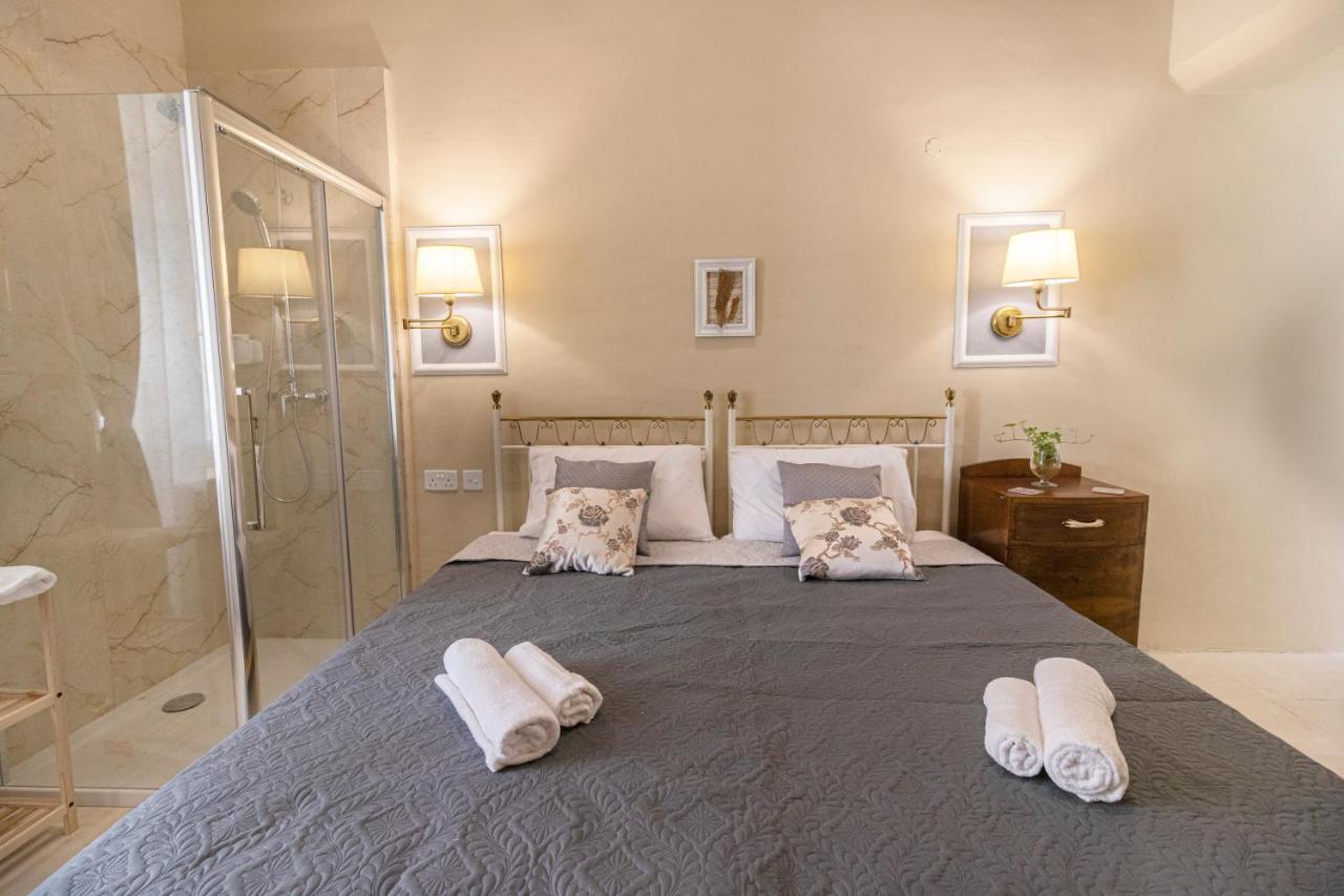 Casa Ricca Bed & Breakfast Сейнт Полс Бей Екстериор снимка