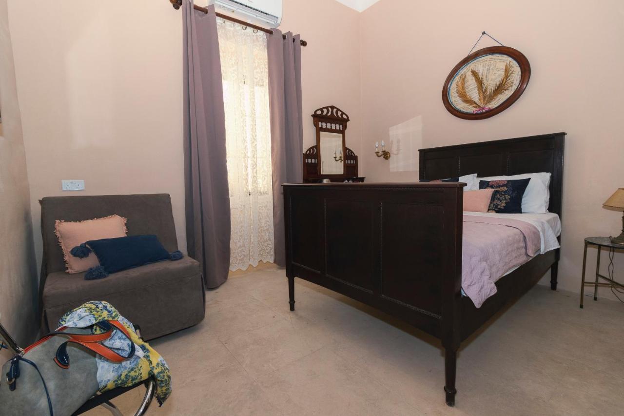 Casa Ricca Bed & Breakfast Сейнт Полс Бей Екстериор снимка