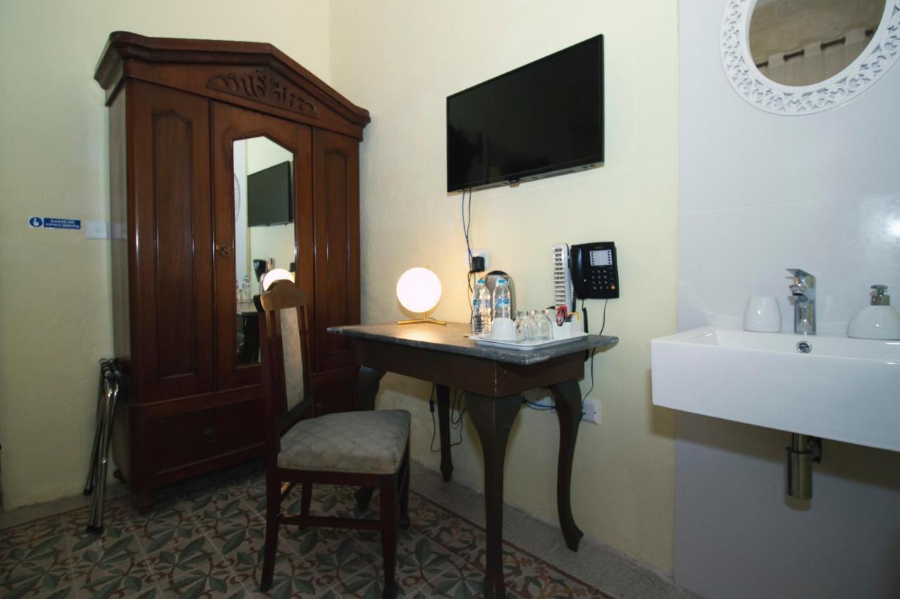 Casa Ricca Bed & Breakfast Сейнт Полс Бей Екстериор снимка