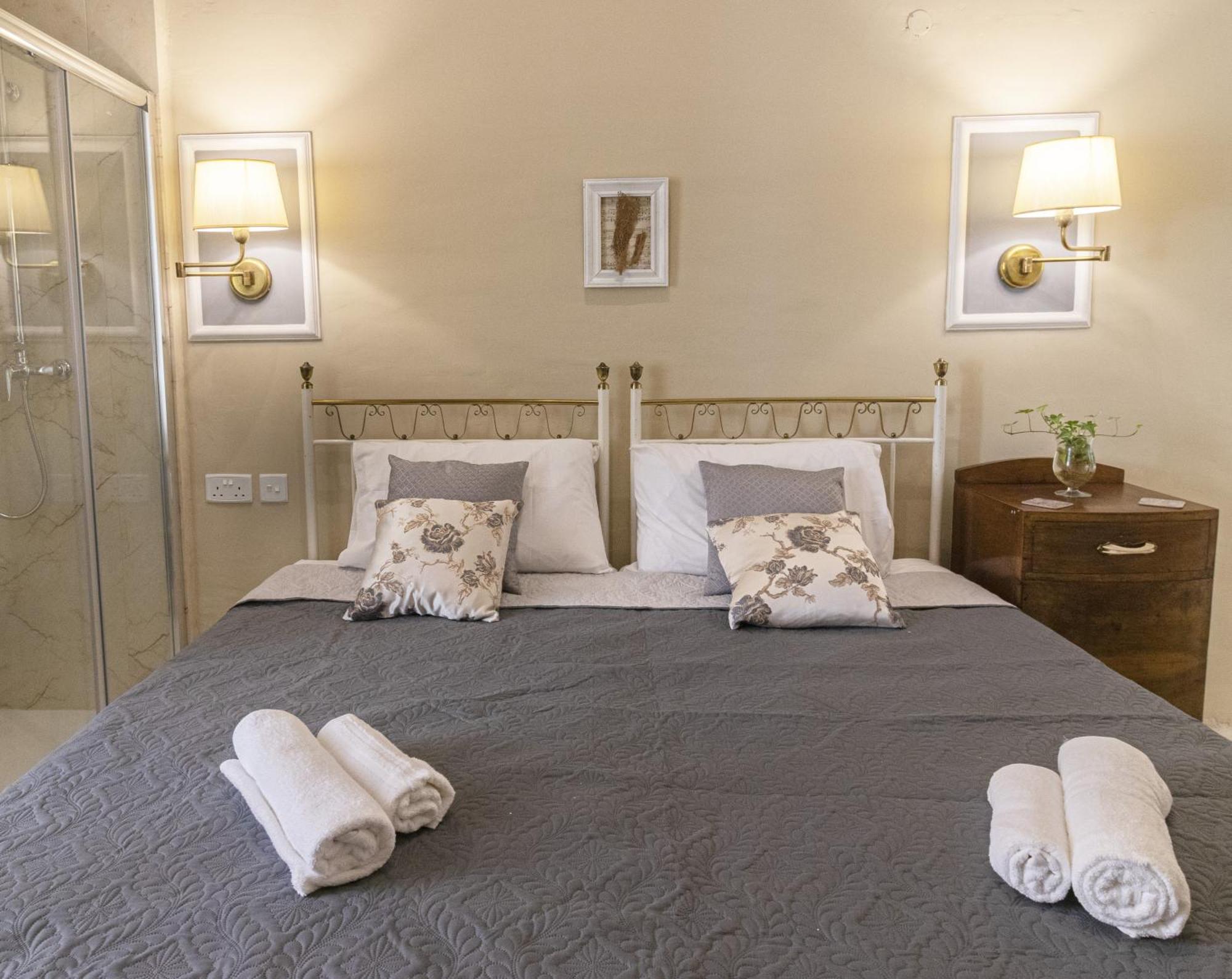 Casa Ricca Bed & Breakfast Сейнт Полс Бей Екстериор снимка